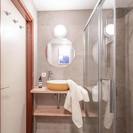 1 Bedroom Awesome In Apartamento *